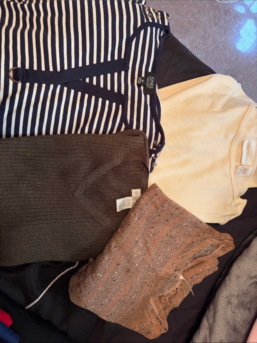 4 sweaters - women